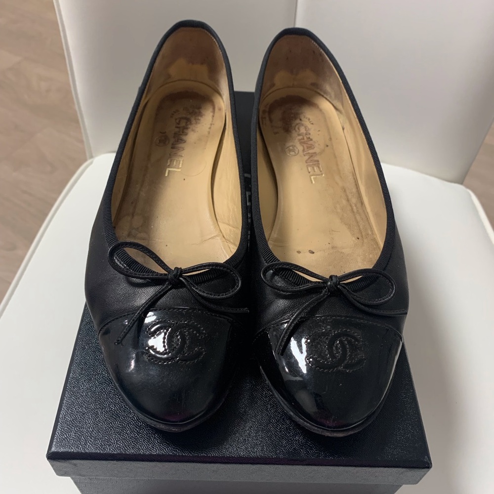 CHANEL Classic Black Leather Flats